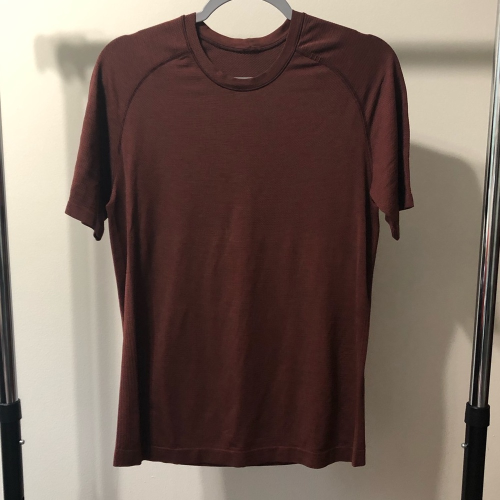 Lululemon metal vent tech SS. Small. Red.